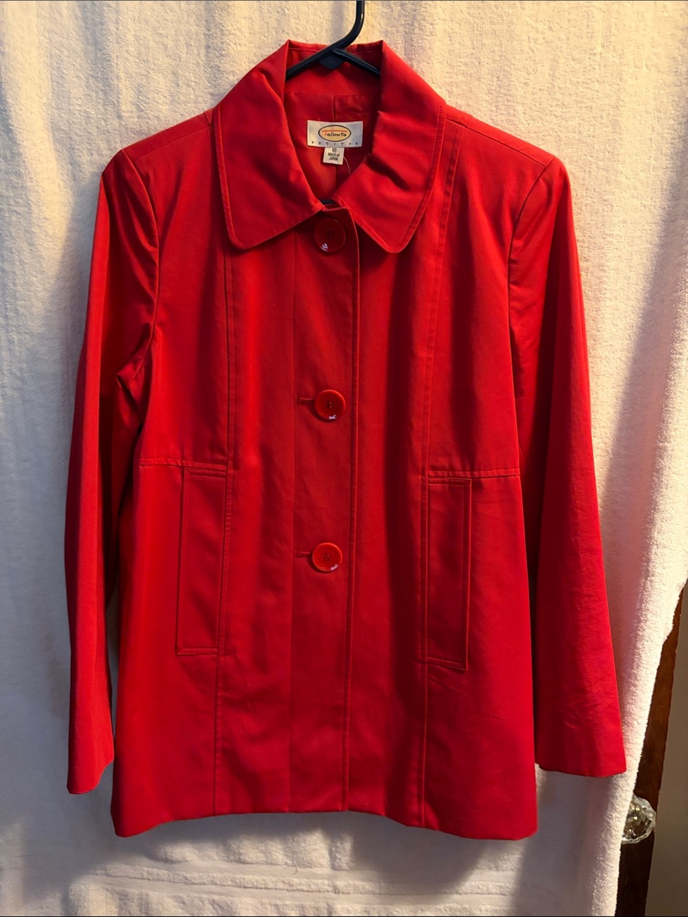 Red Women's Button-Front Coat  Rain Jacket - Classic Collar